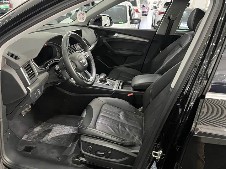 Фото 4 - Audi Q5L