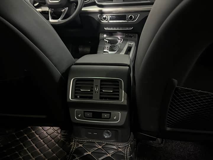 Фото 8 - Audi Q5L