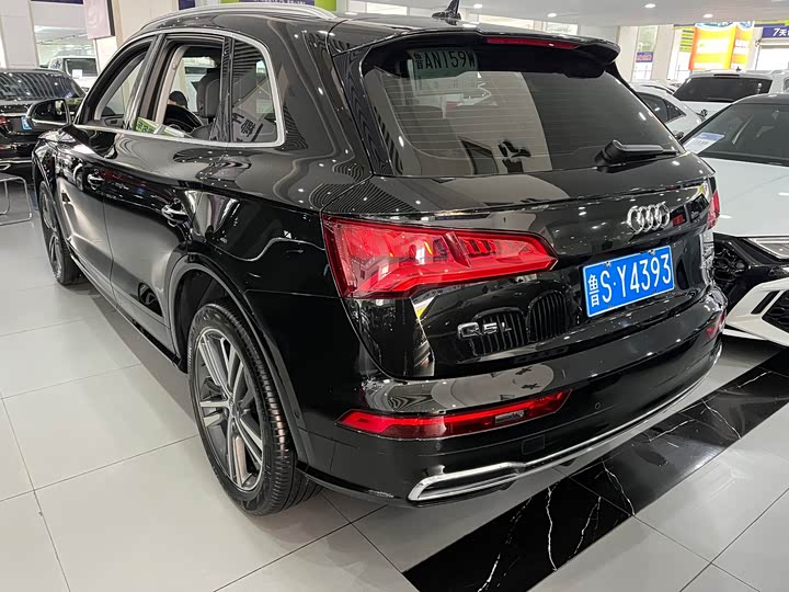 Фото 9 - Audi Q5L