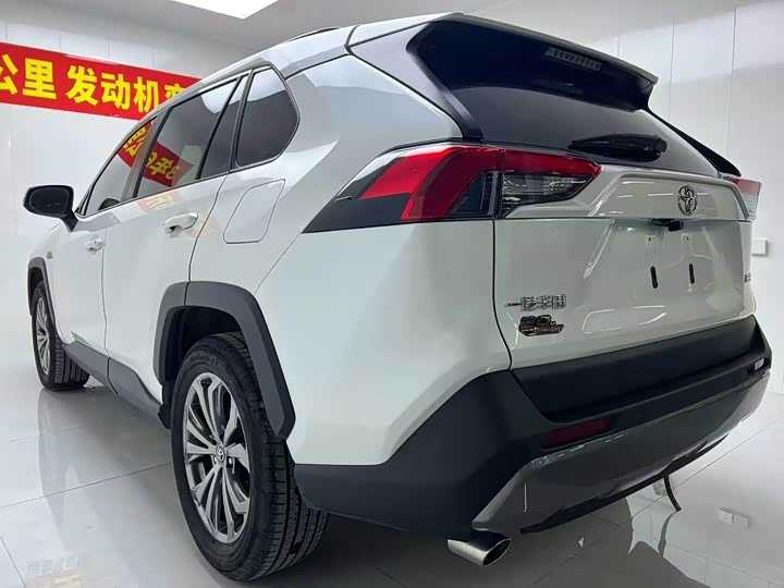 Фото 3 - Toyota RAV4