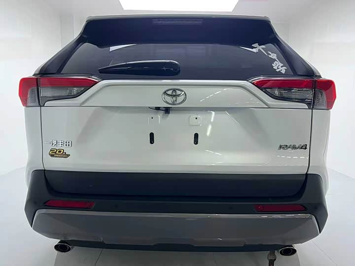 Фото 4 - Toyota RAV4