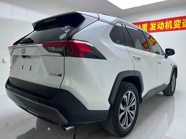 Фото 5 - Toyota RAV4