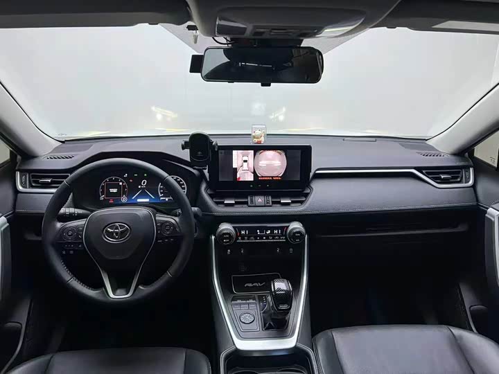 Фото 7 - Toyota RAV4