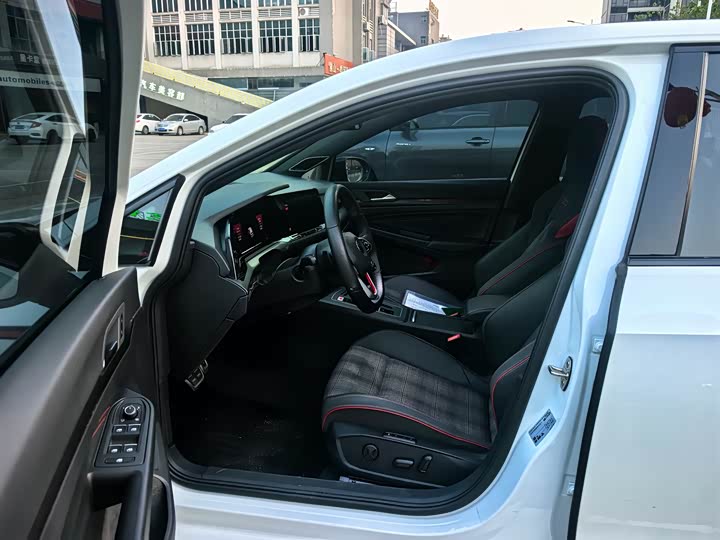 Фото 5 - Volkswagen Golf GTI