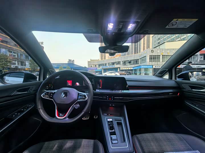 Фото 6 - Volkswagen Golf GTI