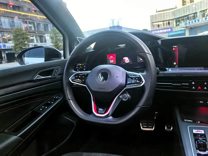 Фото 7 - Volkswagen Golf GTI