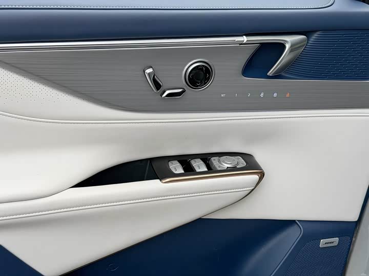 Фото 2 - Buick GL8 Hybrid