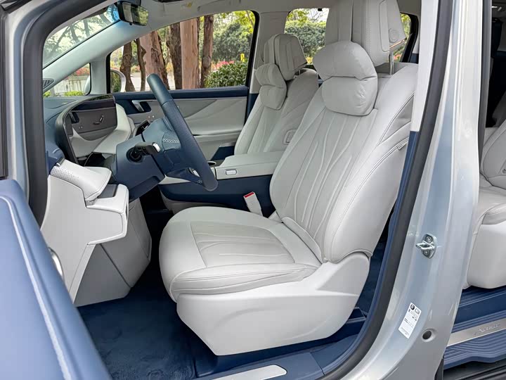 Фото 3 - Buick GL8 Hybrid