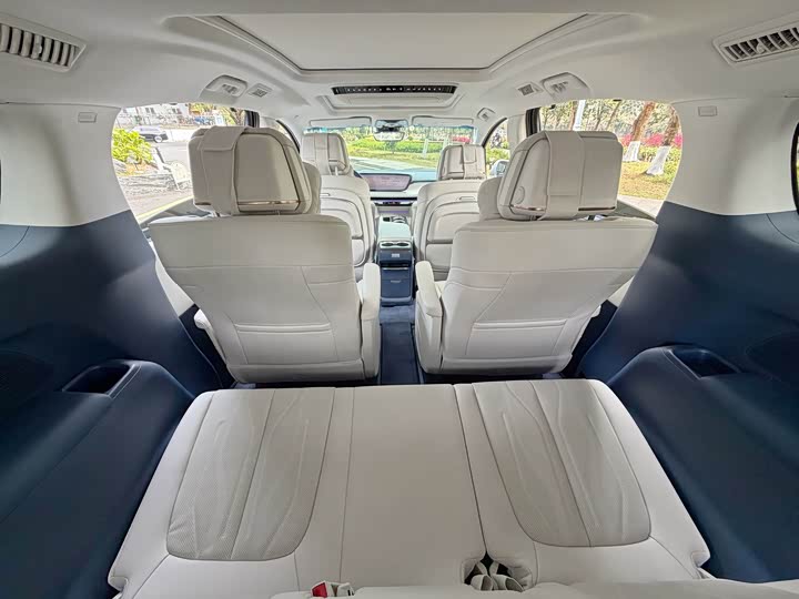 Фото 8 - Buick GL8 Hybrid