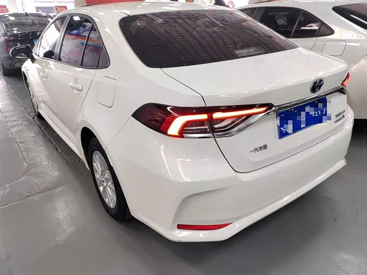 Фото 5 - Toyota Corolla