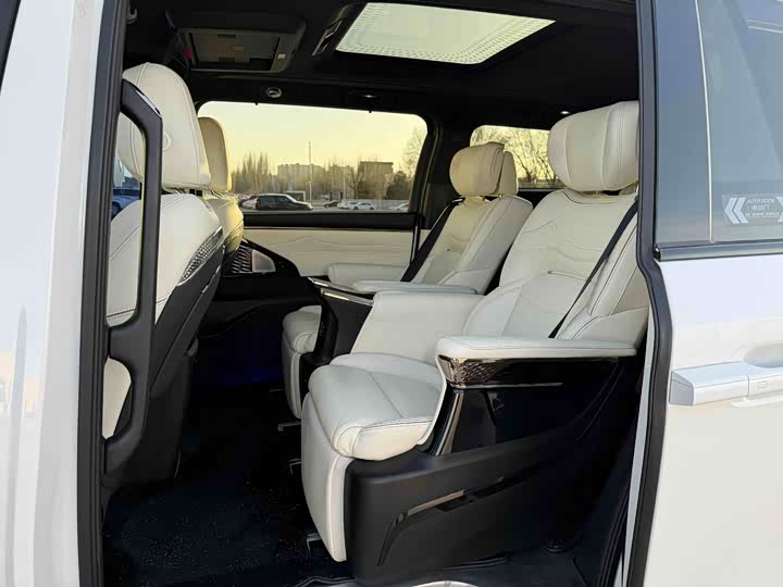 Фото 2 - GAC Trumpchi M8