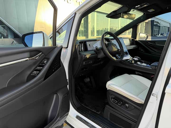 Фото 3 - GAC Trumpchi M8