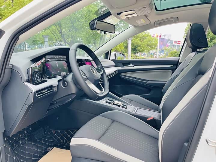 Фото 8 - Volkswagen Golf