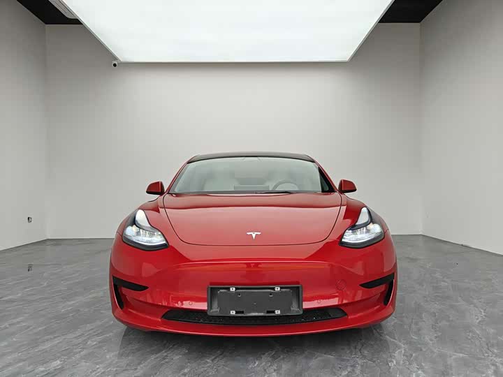 Фото 2 - Tesla Model 3