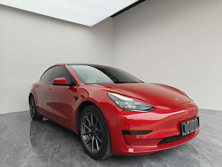 Фото 3 - Tesla Model 3