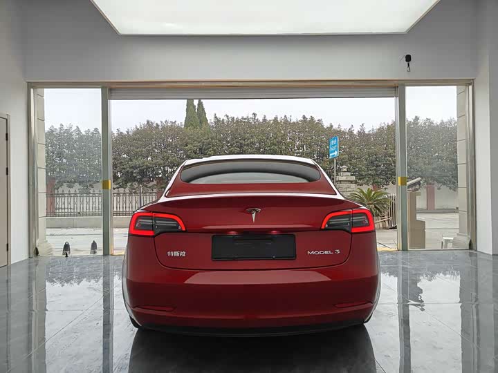 Фото 4 - Tesla Model 3