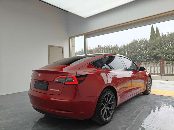 Фото 5 - Tesla Model 3