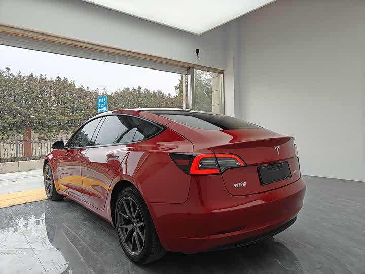 Фото 6 - Tesla Model 3