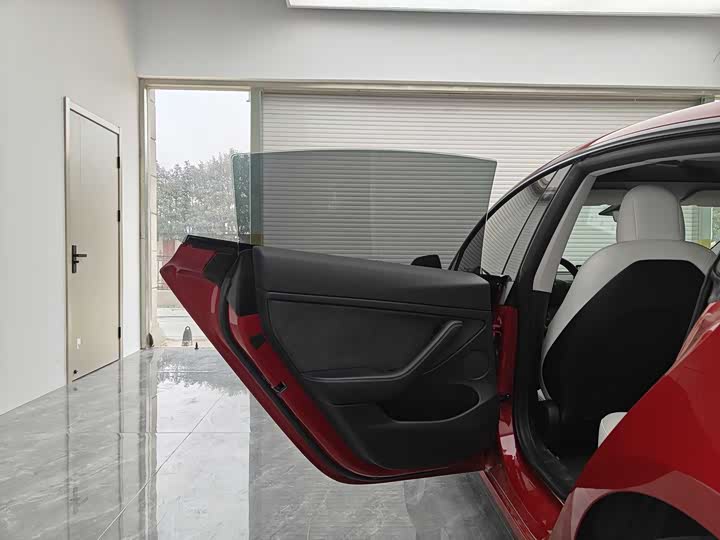 Фото 9 - Tesla Model 3