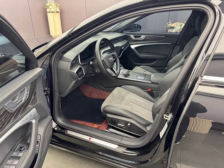 Фото 4 - Audi A6L