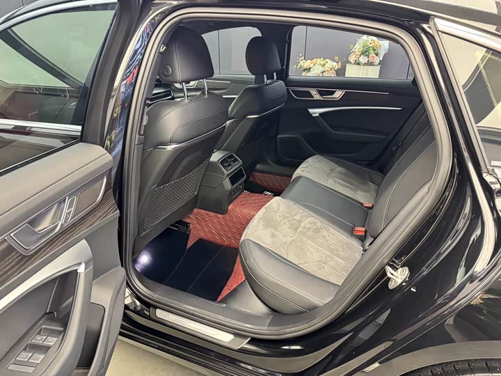 Фото 8 - Audi A6L