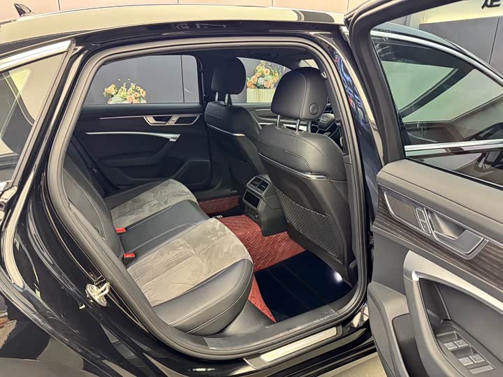 Фото 9 - Audi A6L