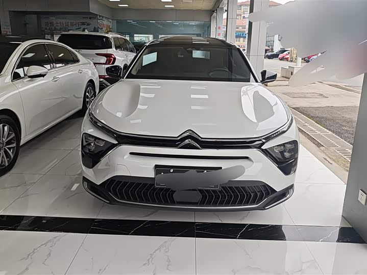 Фото 2 - Citroen C5 X