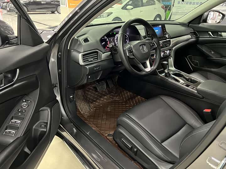 Фото 3 - Honda Accord