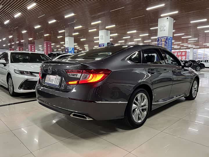 Фото 8 - Honda Accord