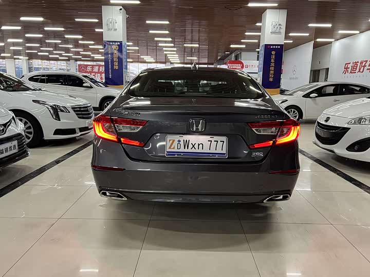 Фото 9 - Honda Accord