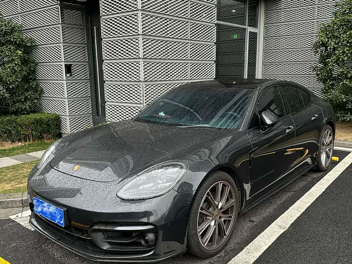 Фото 1 - Porsche Panamera