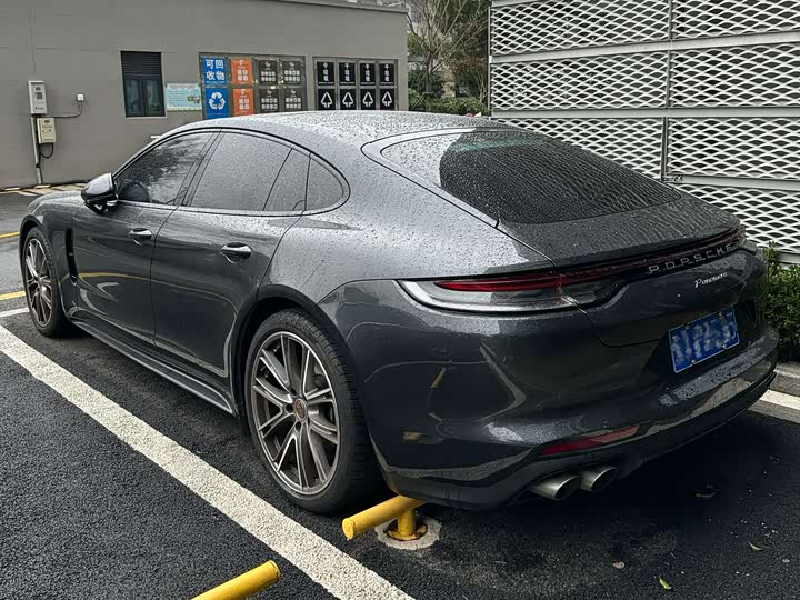 Фото 3 - Porsche Panamera