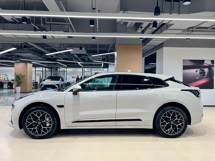 Фото 4 - Zeekr 001