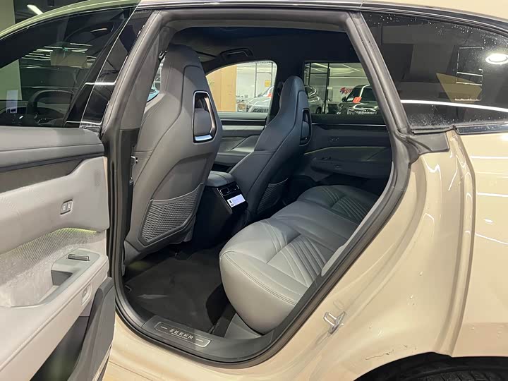 Фото 9 - Zeekr 001