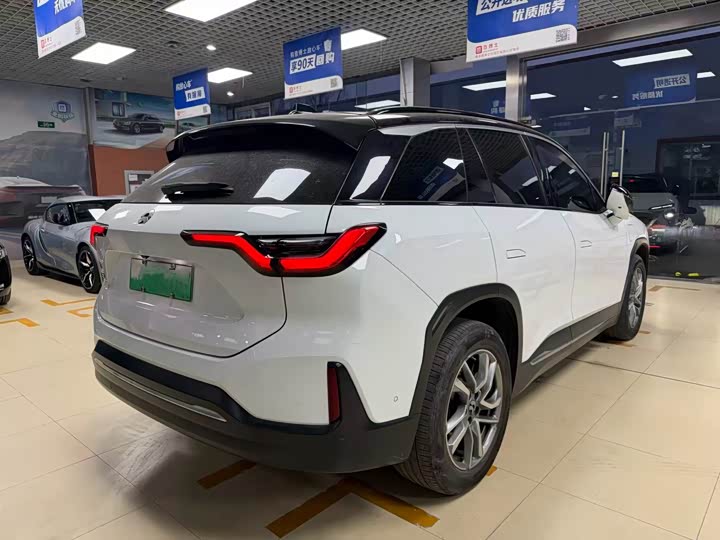 Фото 3 - Nio ES6