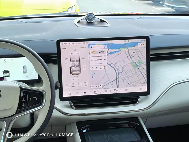 Фото 9 - Volvo EM90