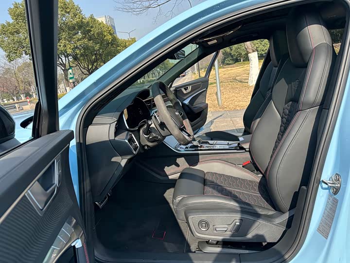 Фото 6 - Audi RS 6