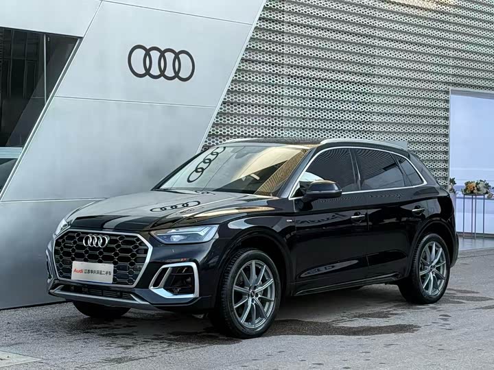 Фото 1 - Audi Q5L