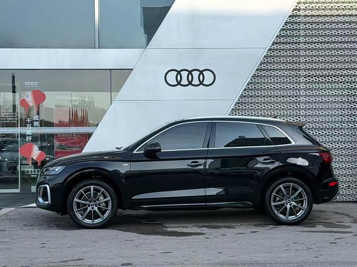 Фото 3 - Audi Q5L