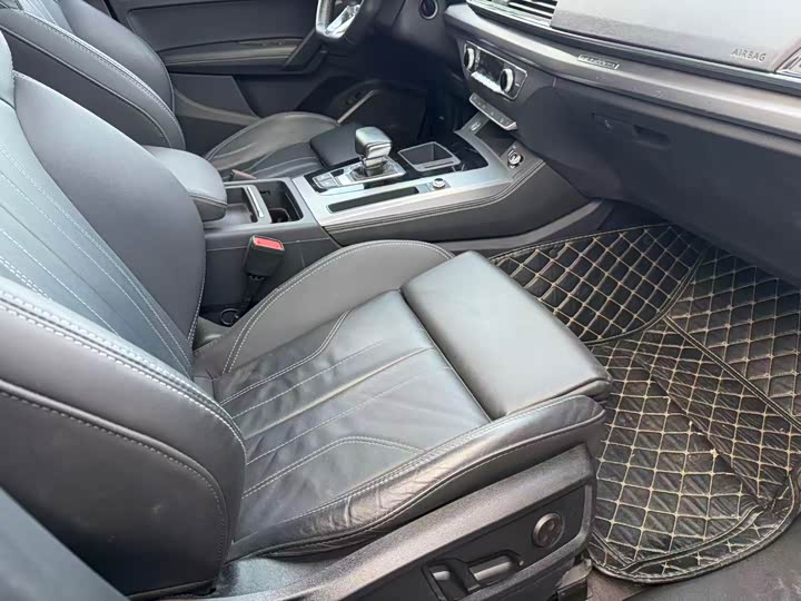 Фото 6 - Audi Q5L