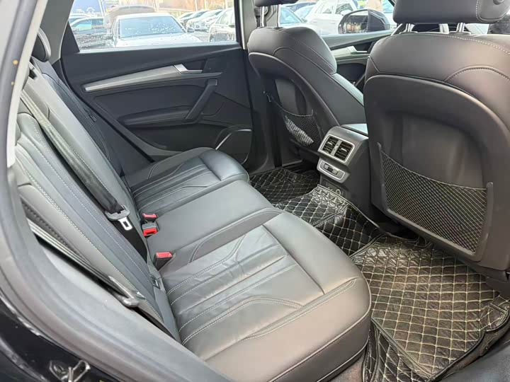 Фото 7 - Audi Q5L