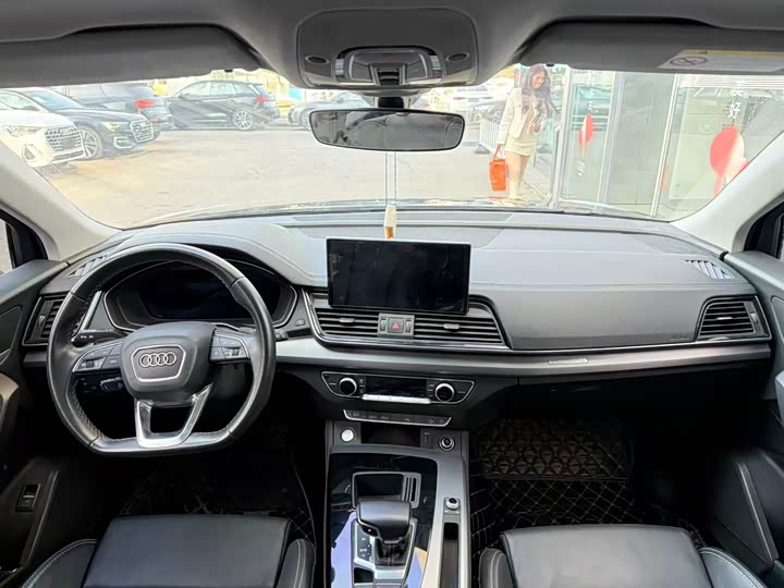 Фото 8 - Audi Q5L