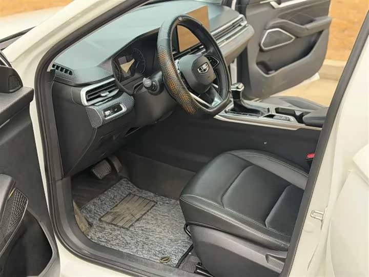 Фото 3 - Geely Emgrand