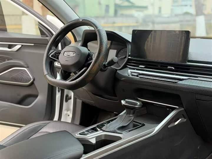 Фото 7 - Geely Emgrand