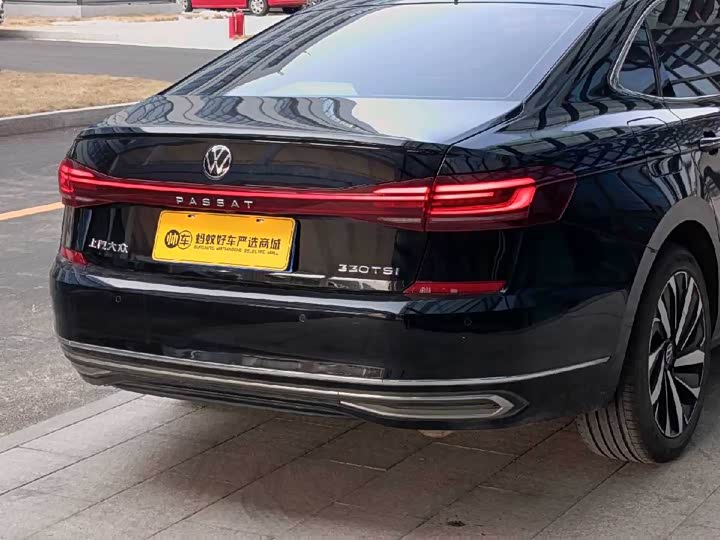 Фото 7 - Volkswagen Passat