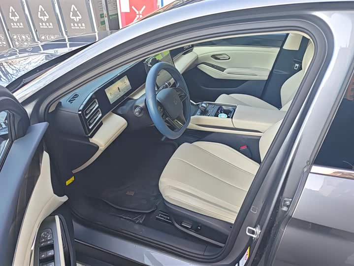 Фото 9 - BYD Qin L