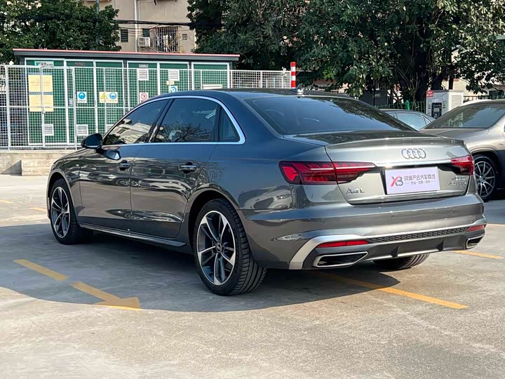 Фото 4 - Audi A4L