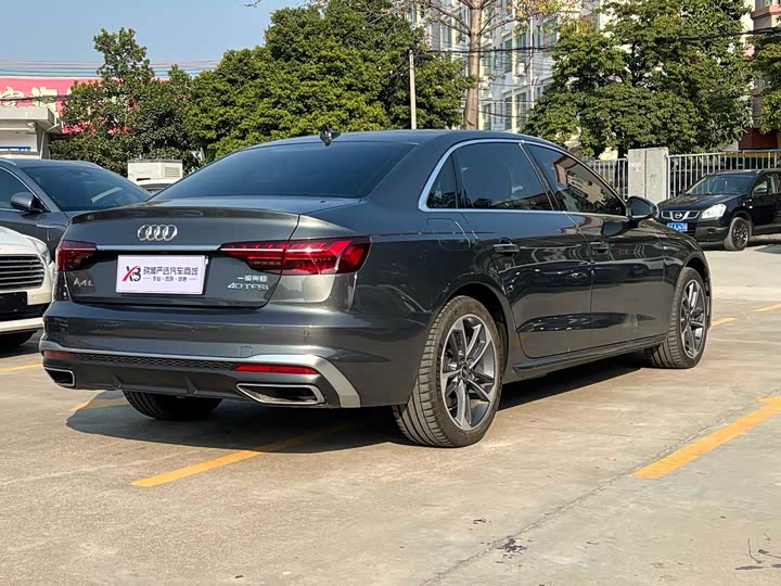 Фото 5 - Audi A4L