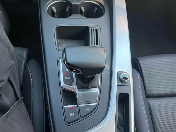 Фото 8 - Audi A4L