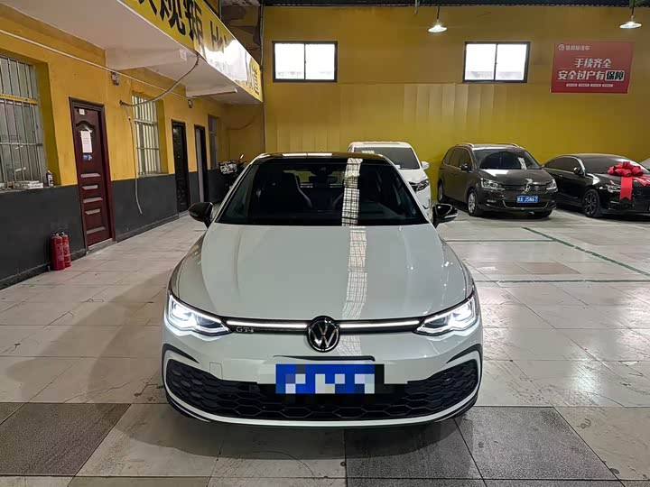 Фото 2 - Volkswagen Golf GTI